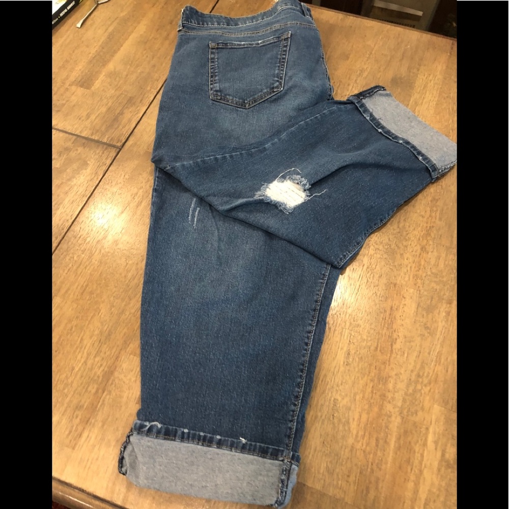 Woman’s plus size boyfriend capris